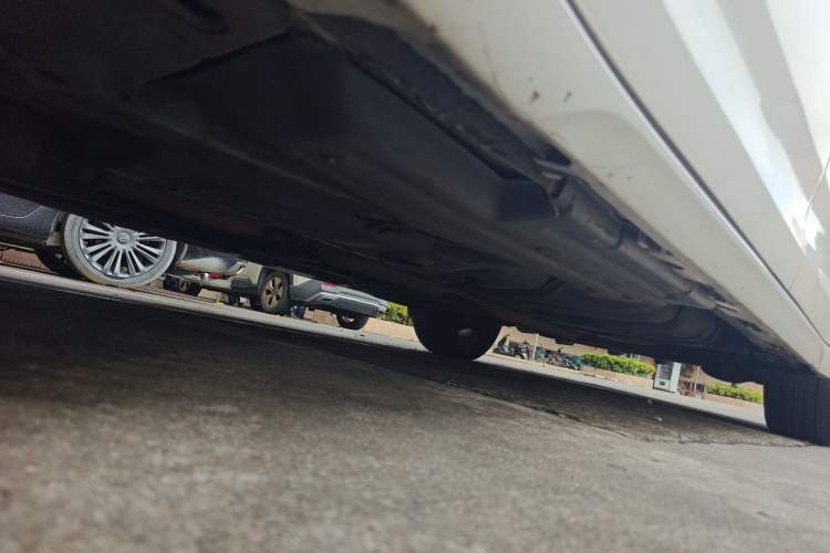 Used Toyota SIENNA 2011 2.7L Two-Wheel-Drive Automatic Trim Chassis Front Left