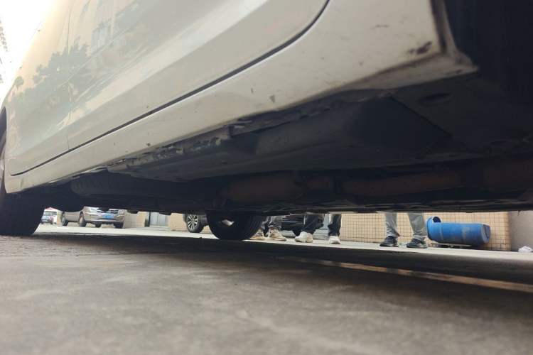 Used Toyota SIENNA 2011 2.7L Two-Wheel-Drive Automatic Trim Chassis Front Right
