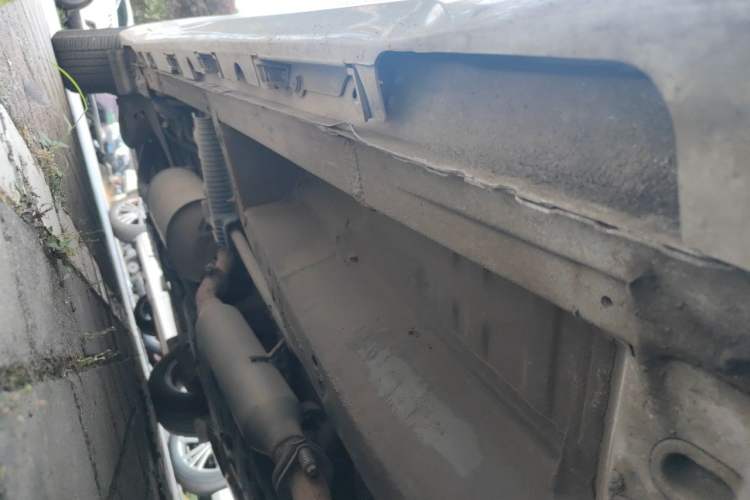 Used Toyota SIENNA 2011 3.5L 4x4 Automatic Chassis Front Right