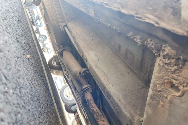Used Toyota SIENNA 2011 2.7L Two-Wheel-Drive Automatic Trim Chassis Front Right