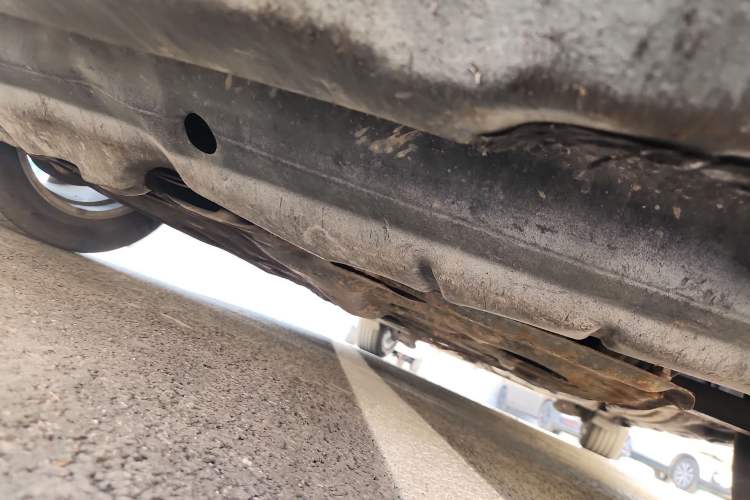 Used Toyota SIENNA 2011 2.7L Two-Wheel-Drive Automatic Trim Chassis Front
