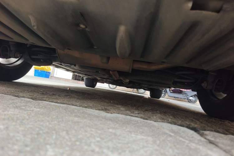 Used Toyota SIENNA 2011 2.7L Two-Wheel-Drive Automatic Trim Chassis Rear