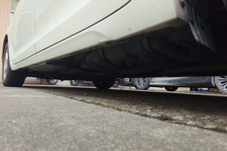 Used Toyota SIENNA 2011 2.7L Two-Wheel-Drive Automatic Trim Chassis Rear Left