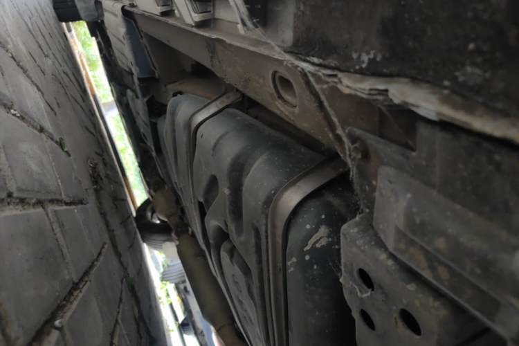 Used Toyota SIENNA 2011 3.5L 4x4 Automatic Chassis Rear Left