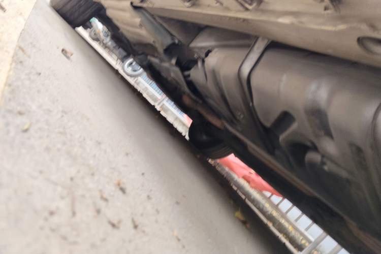 Used Toyota SIENNA  Chassis Rear Left
