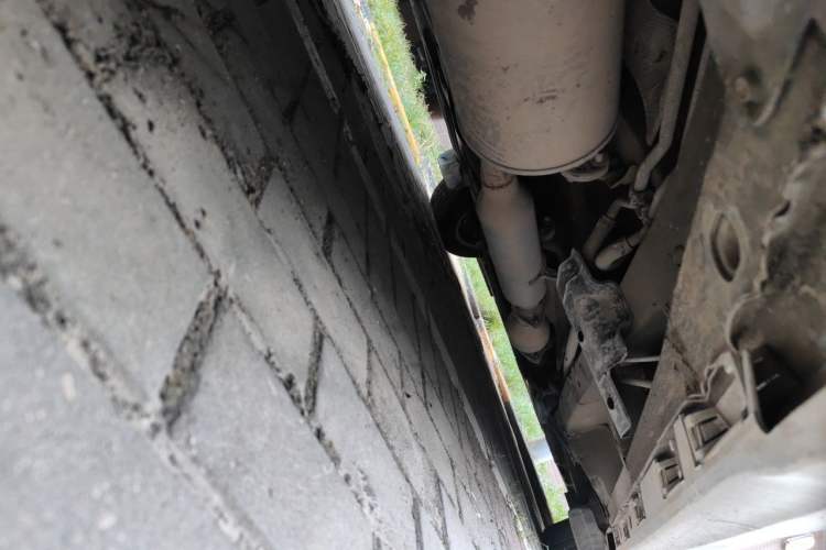Used Toyota SIENNA 2011 3.5L 4x4 Automatic Chassis Rear Right