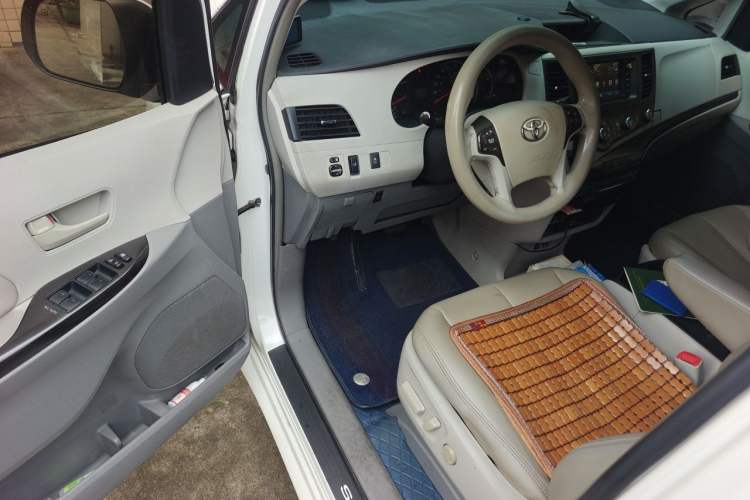 Used Toyota SIENNA 2011 2.7L Two-Wheel-Drive Automatic Trim Driver Seat