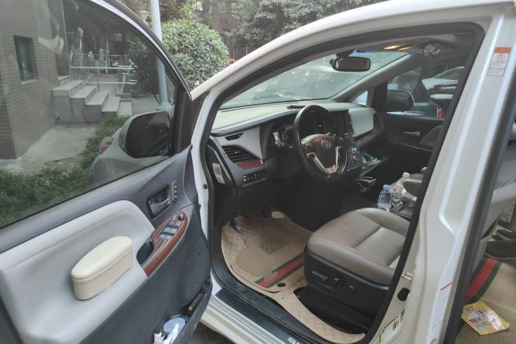 Used Toyota SIENNA 2011 3.5L 4x4 Automatic Driver Seat