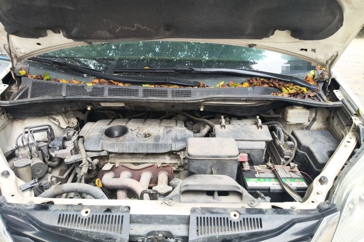 Used Toyota SIENNA  Engine Bay