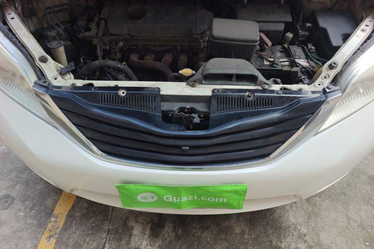 Used Toyota SIENNA 2011 2.7L Two-Wheel-Drive Automatic Trim Engine Bay