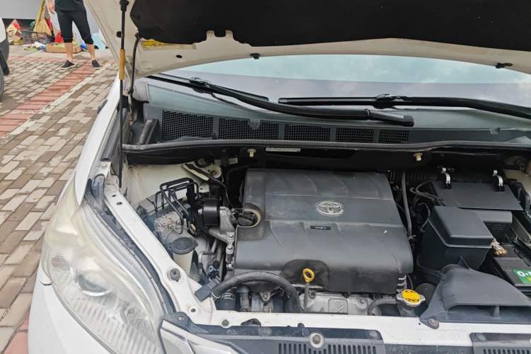 Used Toyota SIENNA 2011 3.5L Base Version Engine Bay Right