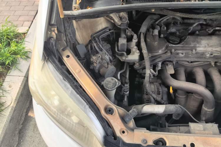 Used Toyota SIENNA  Engine Bay Right