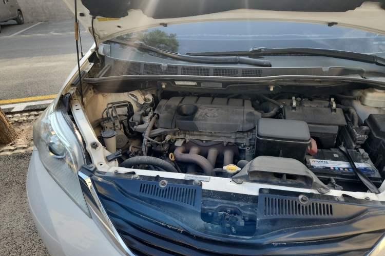Used Toyota SIENNA 2011 2.7L Two-Wheel-Drive Automatic Trim Engine Bay Right