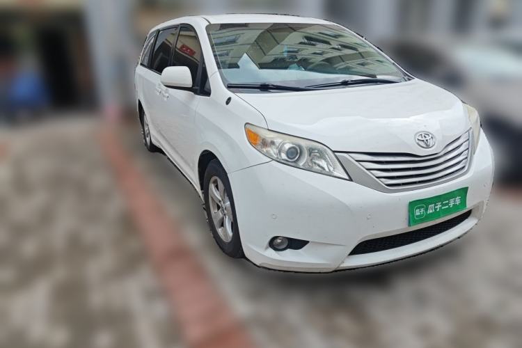 Used Toyota SIENNA 2011 3.5L Base Version Front Right 45 Deg