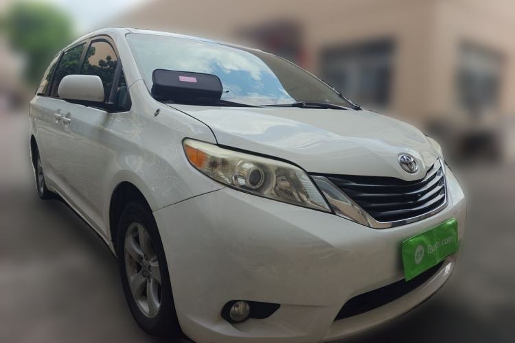 Used Toyota SIENNA 2011 2.7L Two-Wheel-Drive Automatic Trim Front Right 45 Deg