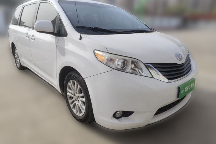 Used Toyota SIENNA 2011 3.5L Parallel Import Front Right 45 Deg