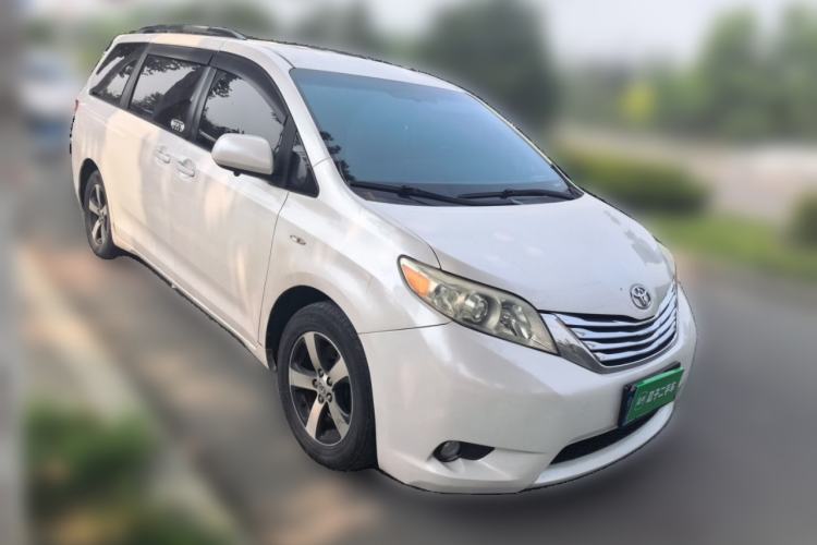 Used Toyota SIENNA  Front Right 45 Deg