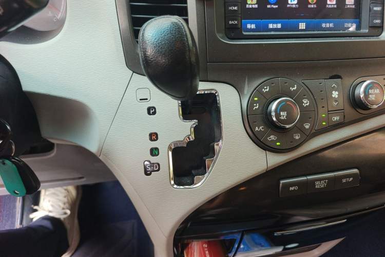 Used Toyota SIENNA 2011 2.7L Two-Wheel-Drive Automatic Trim Gear Lever