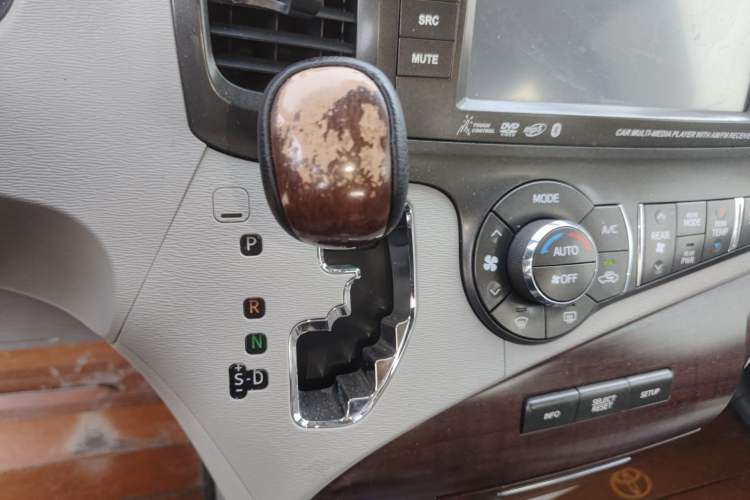 Used Toyota SIENNA 2011 3.5L Parallel Import Gear Lever