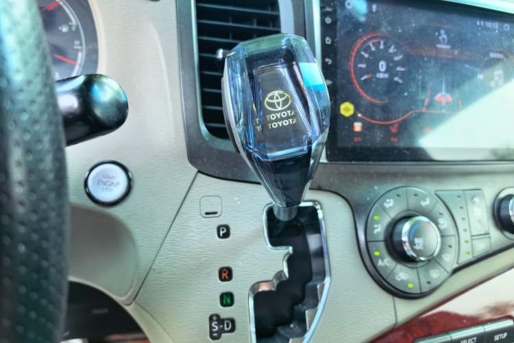 Used Toyota SIENNA  Gear Lever