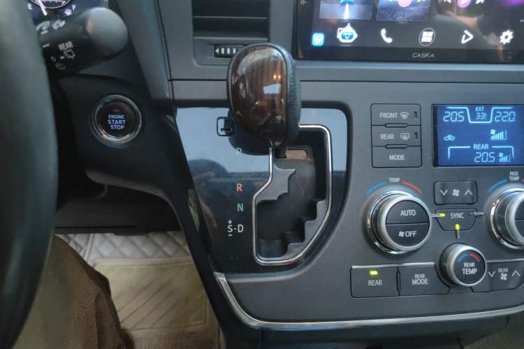 Used Toyota SIENNA 2011 3.5L 4x4 Automatic Gear Lever