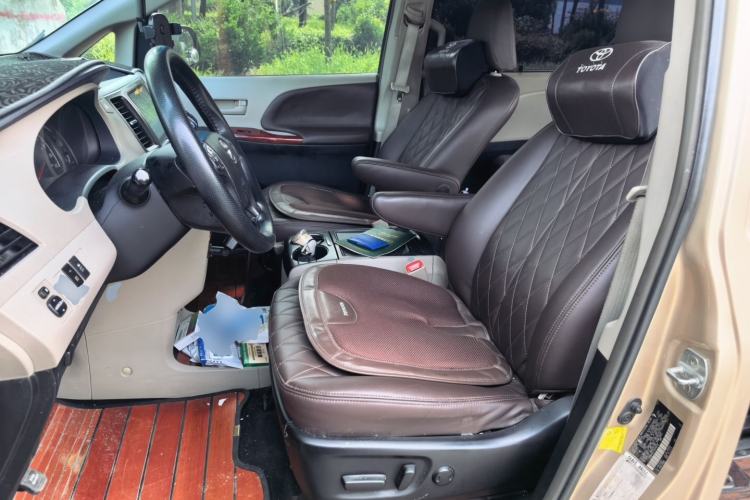 Used Toyota SIENNA  Left Front Seat