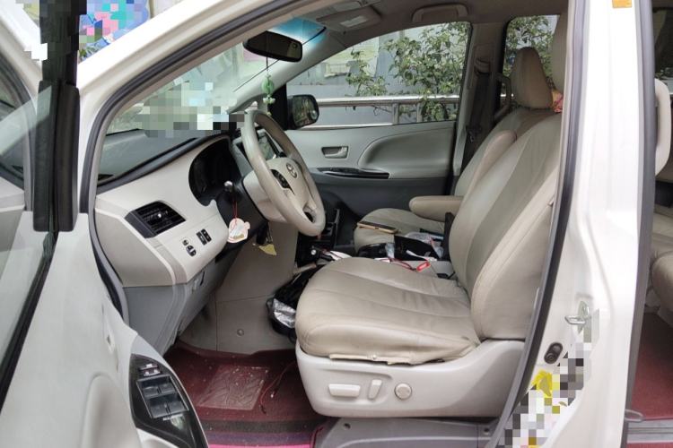Used Toyota SIENNA  Left Front Seat