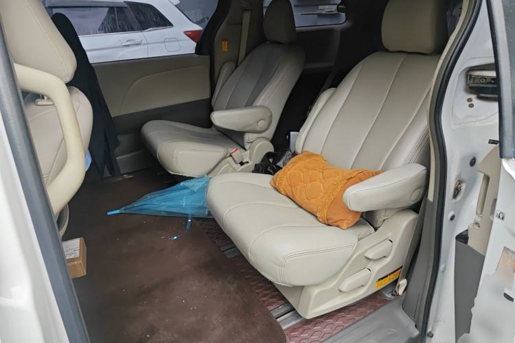 Used Toyota SIENNA 2011 3.5L Base Version Left Rear Seat