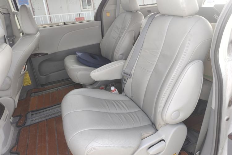Used Toyota SIENNA 2011 3.5L Parallel Import Left Rear Seat