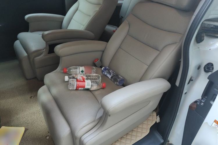 Used Toyota SIENNA 2011 3.5L 4x4 Automatic Left Rear Seat