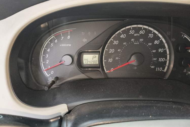 Used Toyota SIENNA  Odometer Close Up