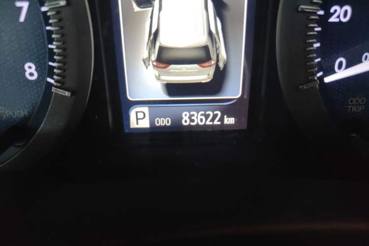Used Toyota SIENNA 2011 3.5L 4x4 Automatic Odometer Close Up