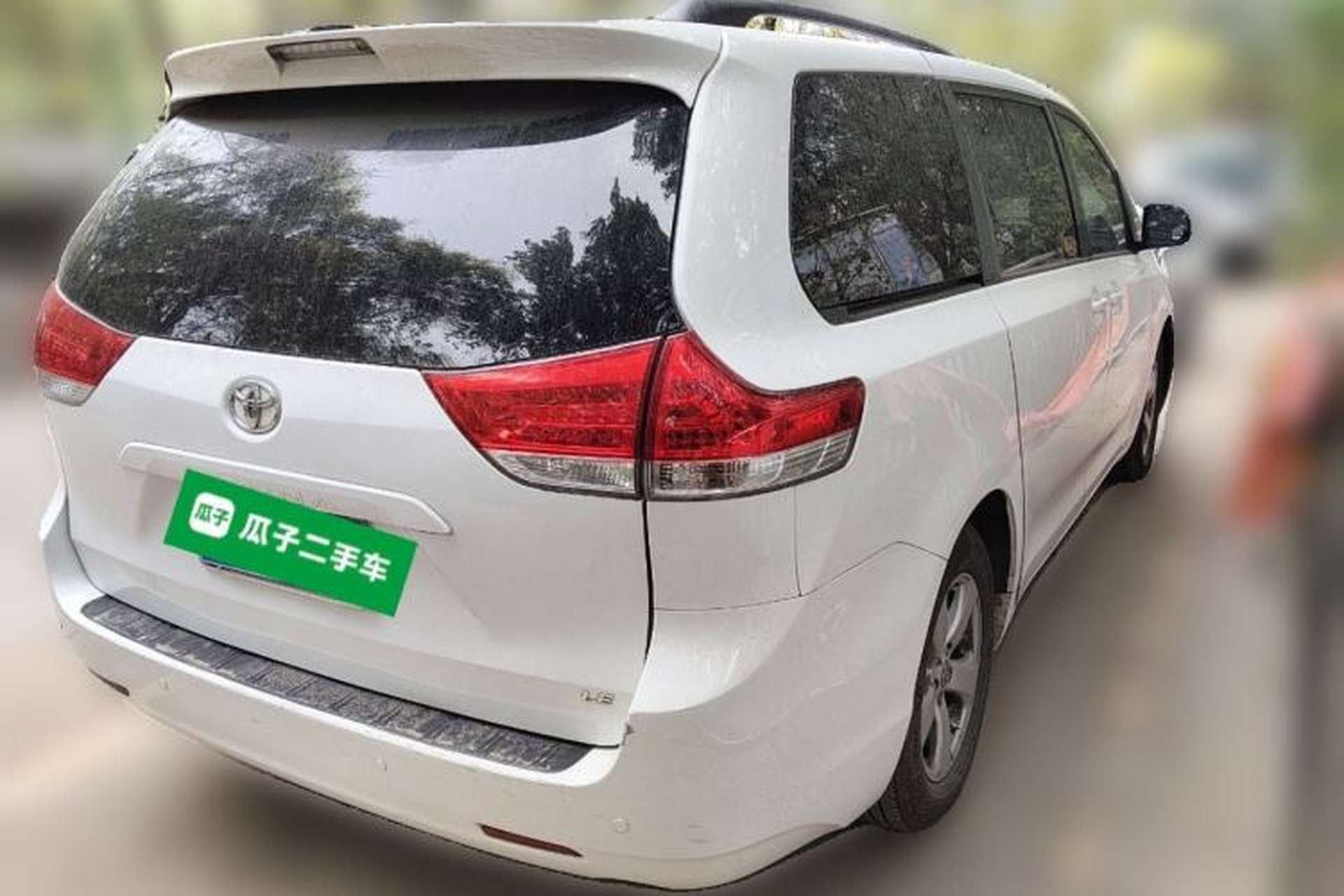 Used Toyota SIENNA  Rear Right 45 Deg