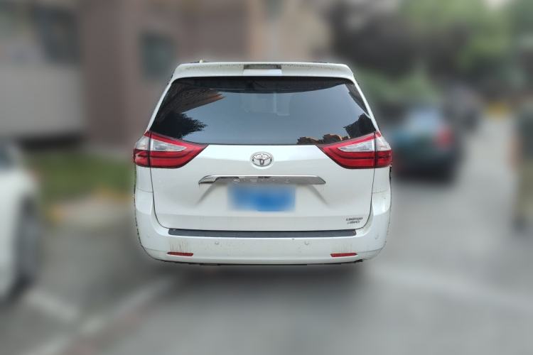 Used Toyota SIENNA 2011 3.5L 4x4 Automatic Rear