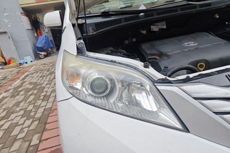 Used Toyota SIENNA 2011 3.5L Base Version Right Front Headlight