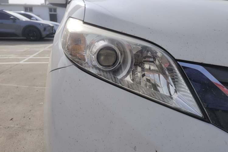 Used Toyota SIENNA 2011 3.5L Parallel Import Right Front Headlight