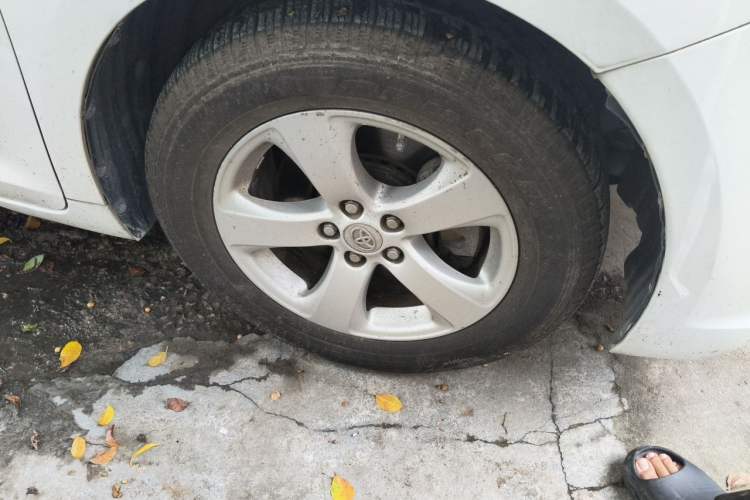 Used Toyota SIENNA  Right Front Wheel Hub