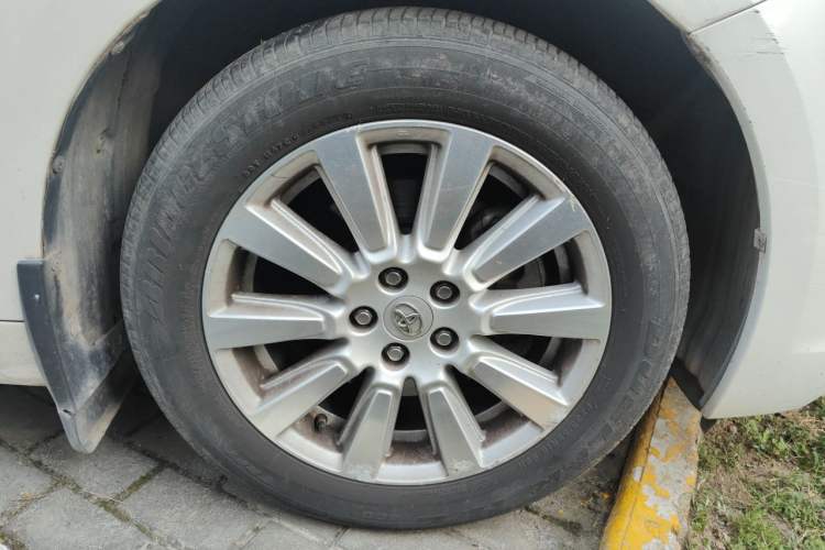 Used Toyota SIENNA 2011 3.5L 4x4 Automatic Right Front Wheel Hub