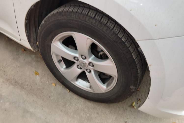 Used Toyota SIENNA  Right Front Wheel Hub