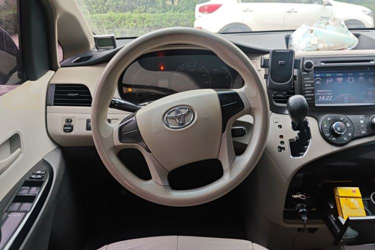 Used Toyota SIENNA 2011 3.5L Base Version Steering Wheel