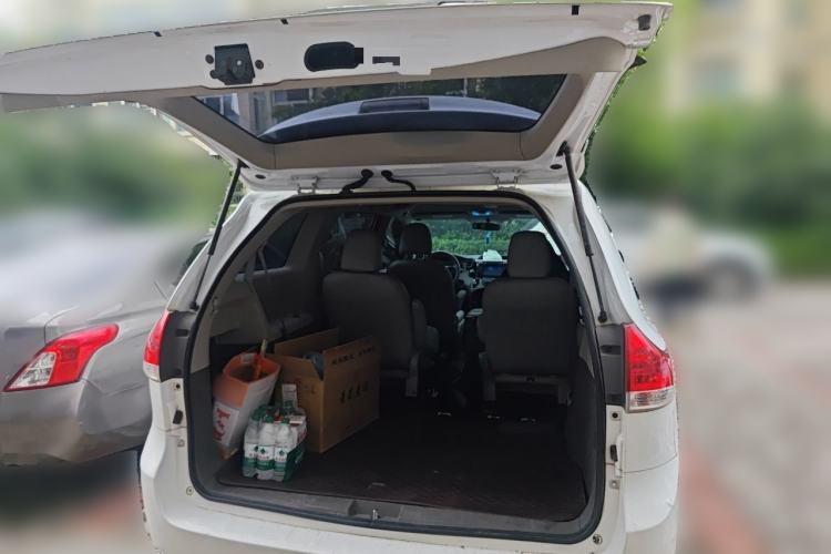 Used Toyota SIENNA 2011 3.5L Base Version Trunk