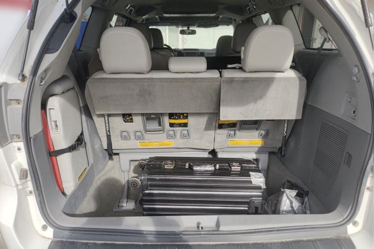 Used Toyota SIENNA 2011 3.5L Parallel Import Trunk