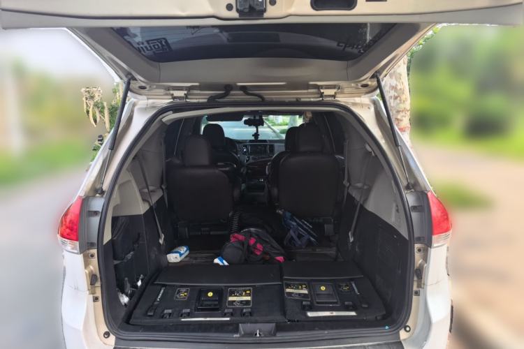 Used Toyota SIENNA  Trunk