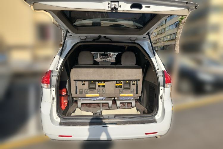 Used Toyota SIENNA 2011 2.7L Two-Wheel-Drive Automatic Trim Trunk