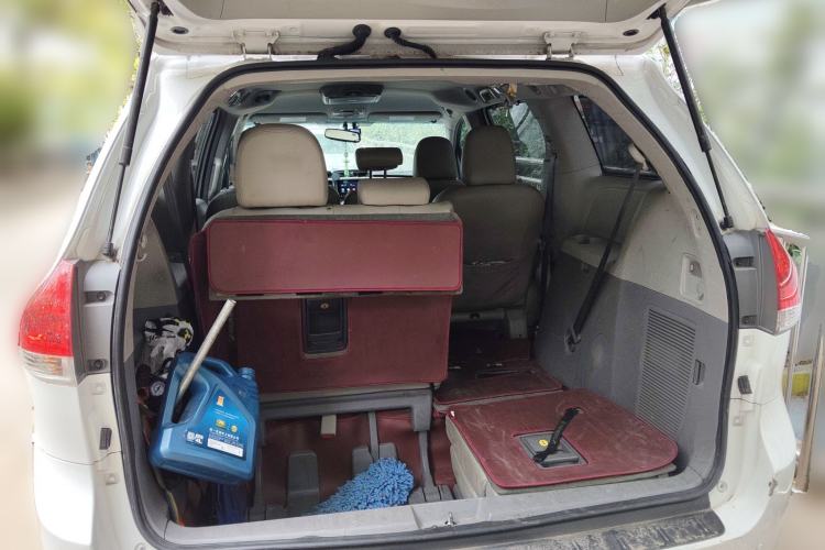 Used Toyota SIENNA  Trunk