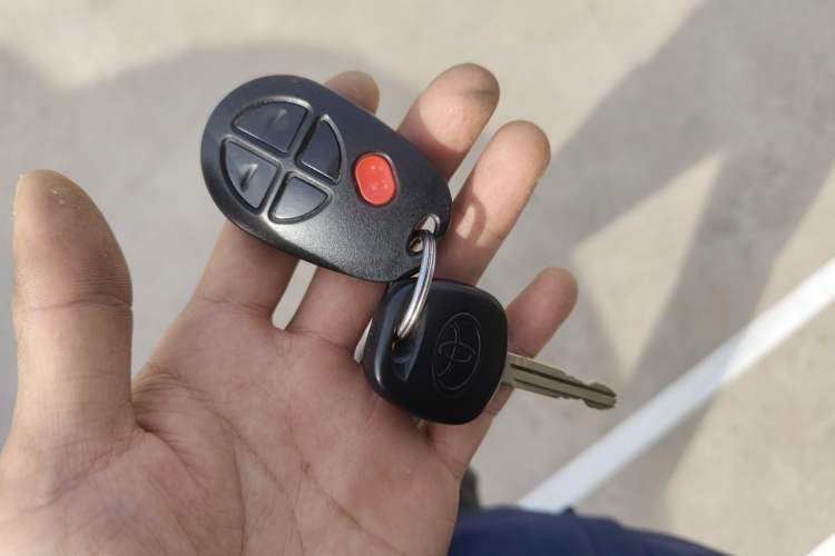 Used Toyota SIENNA 2011 3.5L Parallel Import Vehicle Key