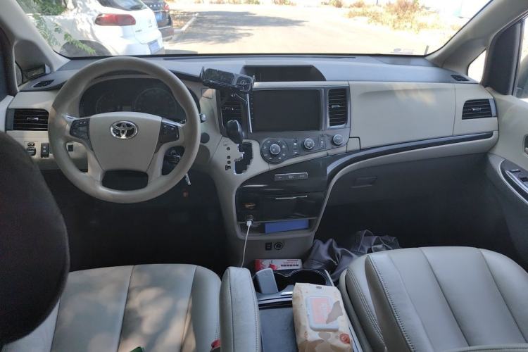 Used Toyota SIENNA 2011 2.7L Two-Wheel-Drive Automatic Trim Center Console