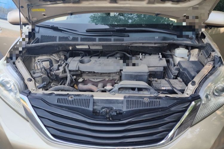 Used Toyota SIENNA 2011 2.7L Two-Wheel-Drive Automatic Trim Engine Bay