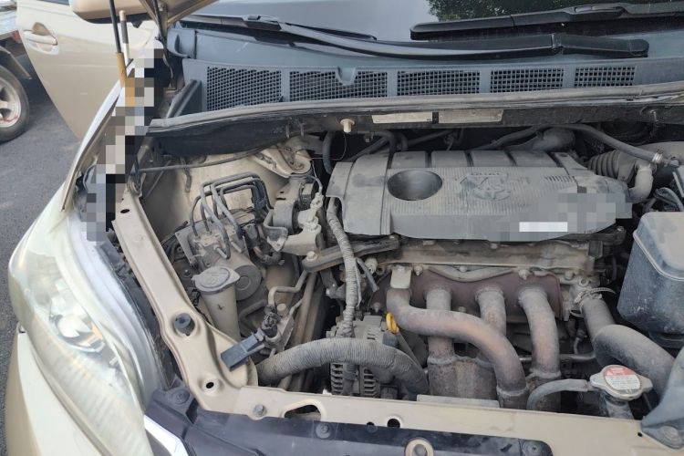 Used Toyota SIENNA 2011 2.7L Two-Wheel-Drive Automatic Trim Engine Bay Right