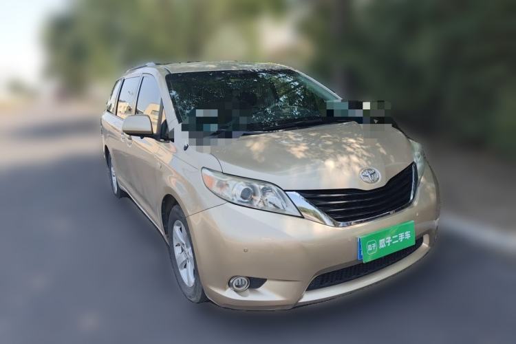 Used Toyota SIENNA 2011 2.7L Two-Wheel-Drive Automatic Trim Front Right 45 Deg